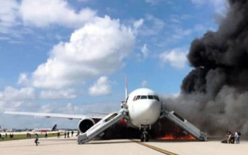 Graphic 1. The left wing of an airliner was engulfed in flames on the taxiway.